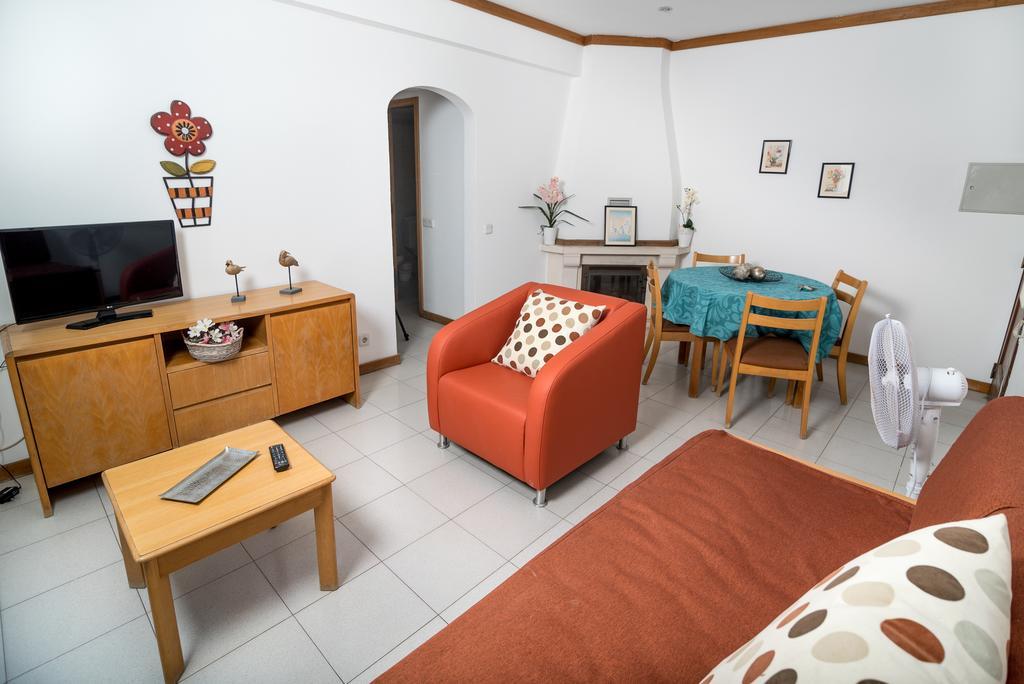 One-Bedroom Apartment,422595105:JPEG