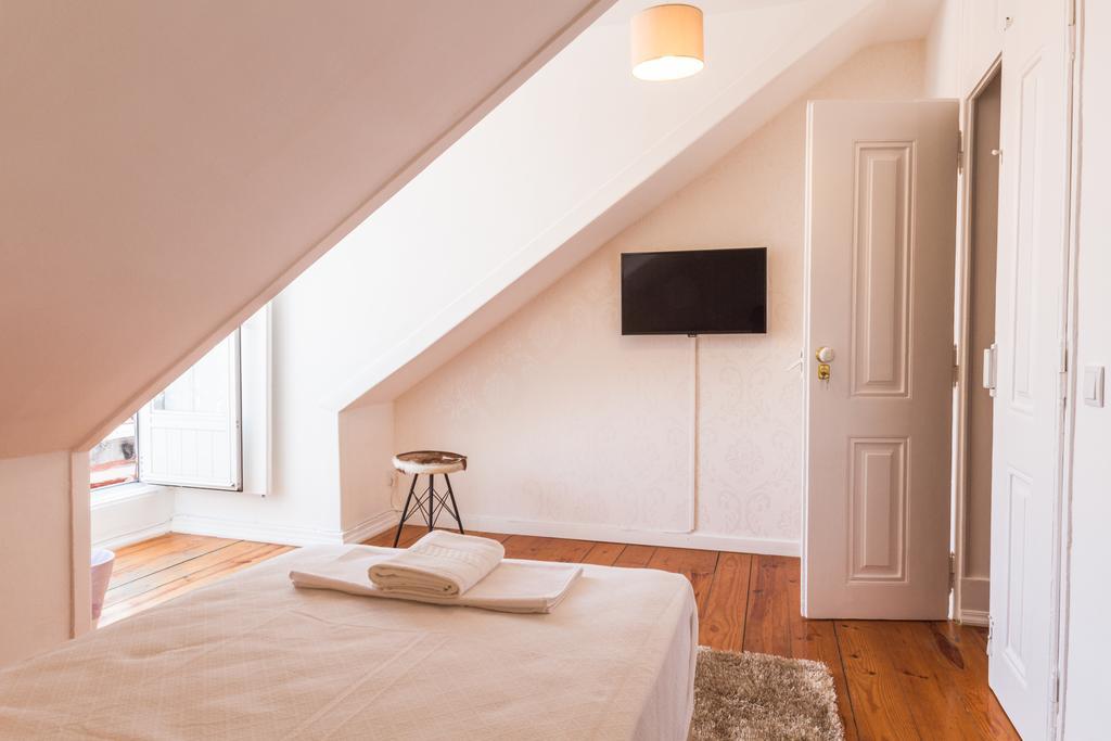 Quarto Individual Standard com Banheiro Compartilhado