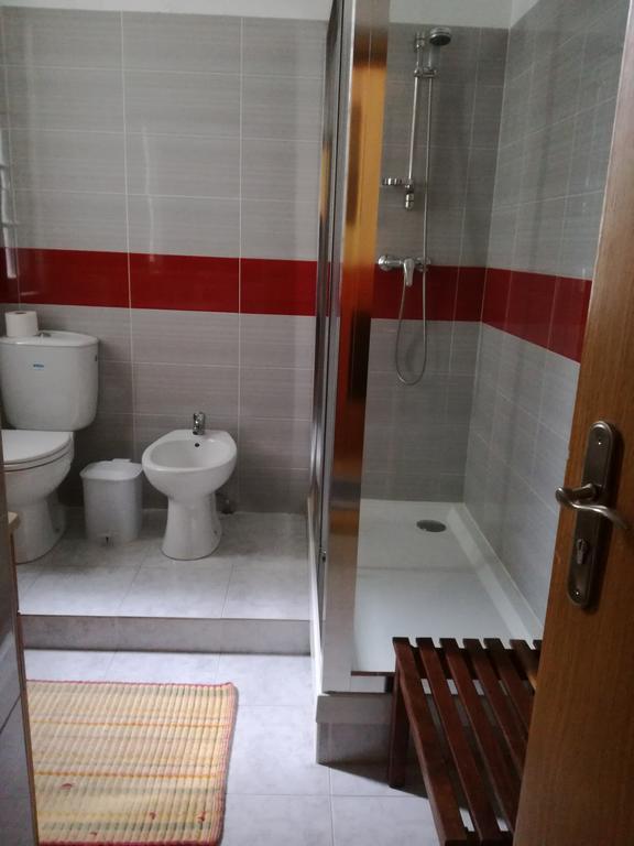 Quarto Duplo com Casa de Banho Partilhada