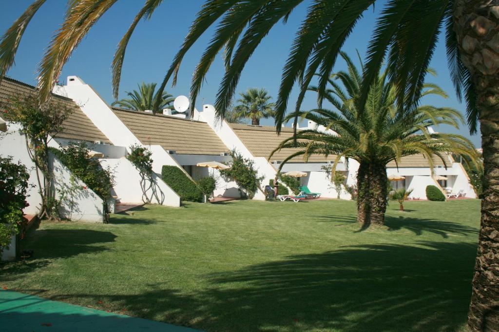 Villa Standard com 2 Quartos e Vista Piscina (6 Pessoas)