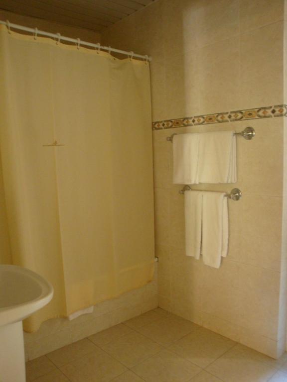 Quarto com Cama de Casal ou 2 de Solteiro