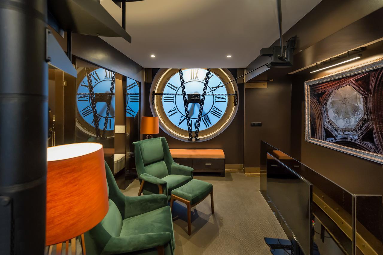 Premium Suite,644204739:JPEG