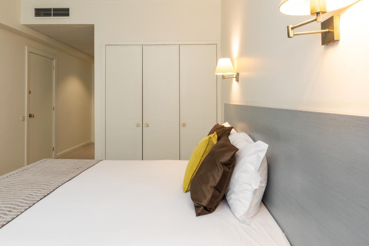 Family Room (2 interconnecting rooms)