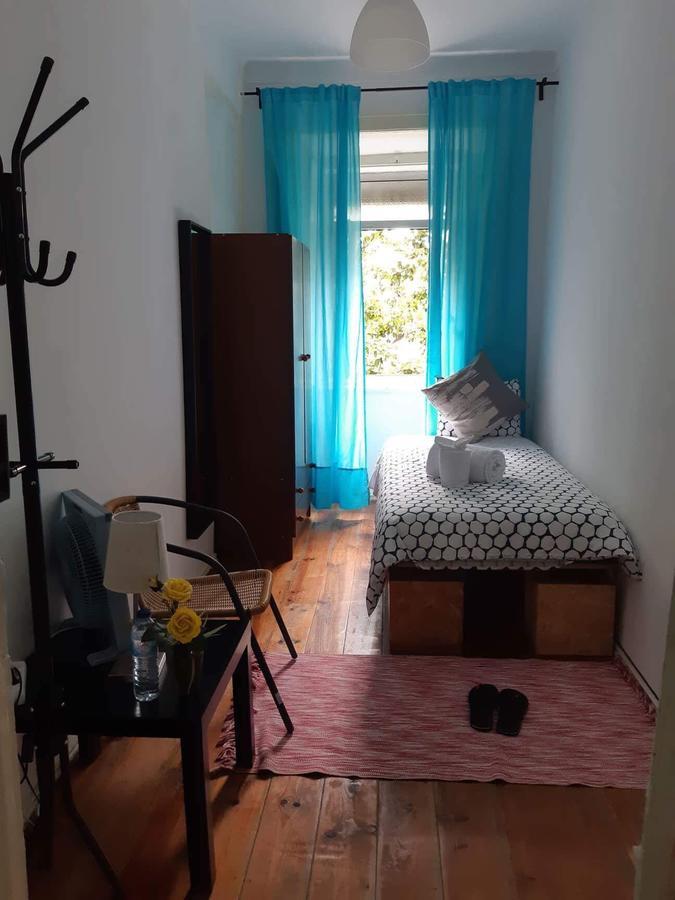 Quarto Individual com Banheiro Compartilhado