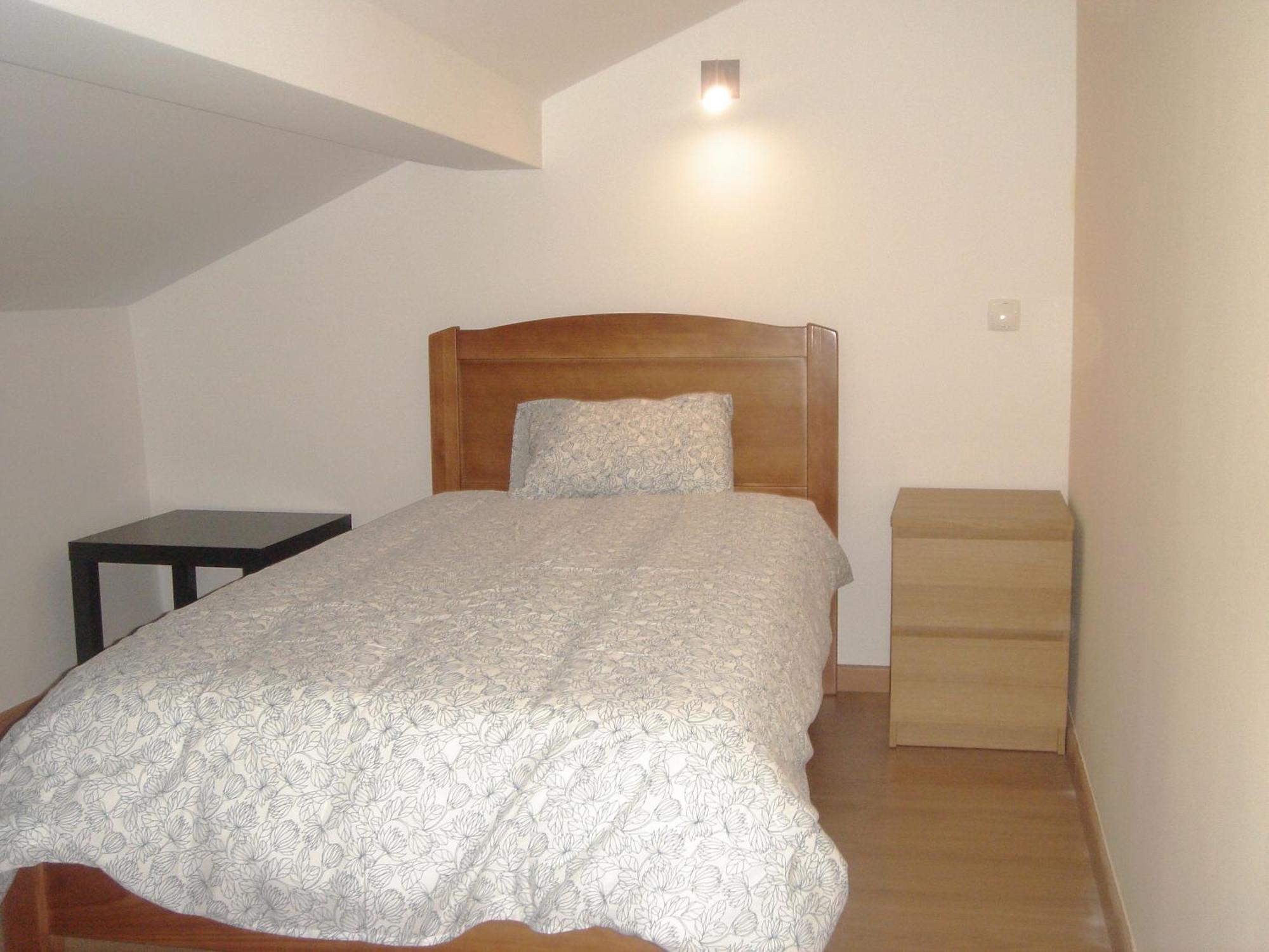 Quarto Individual com Casa de Banho Partilhada