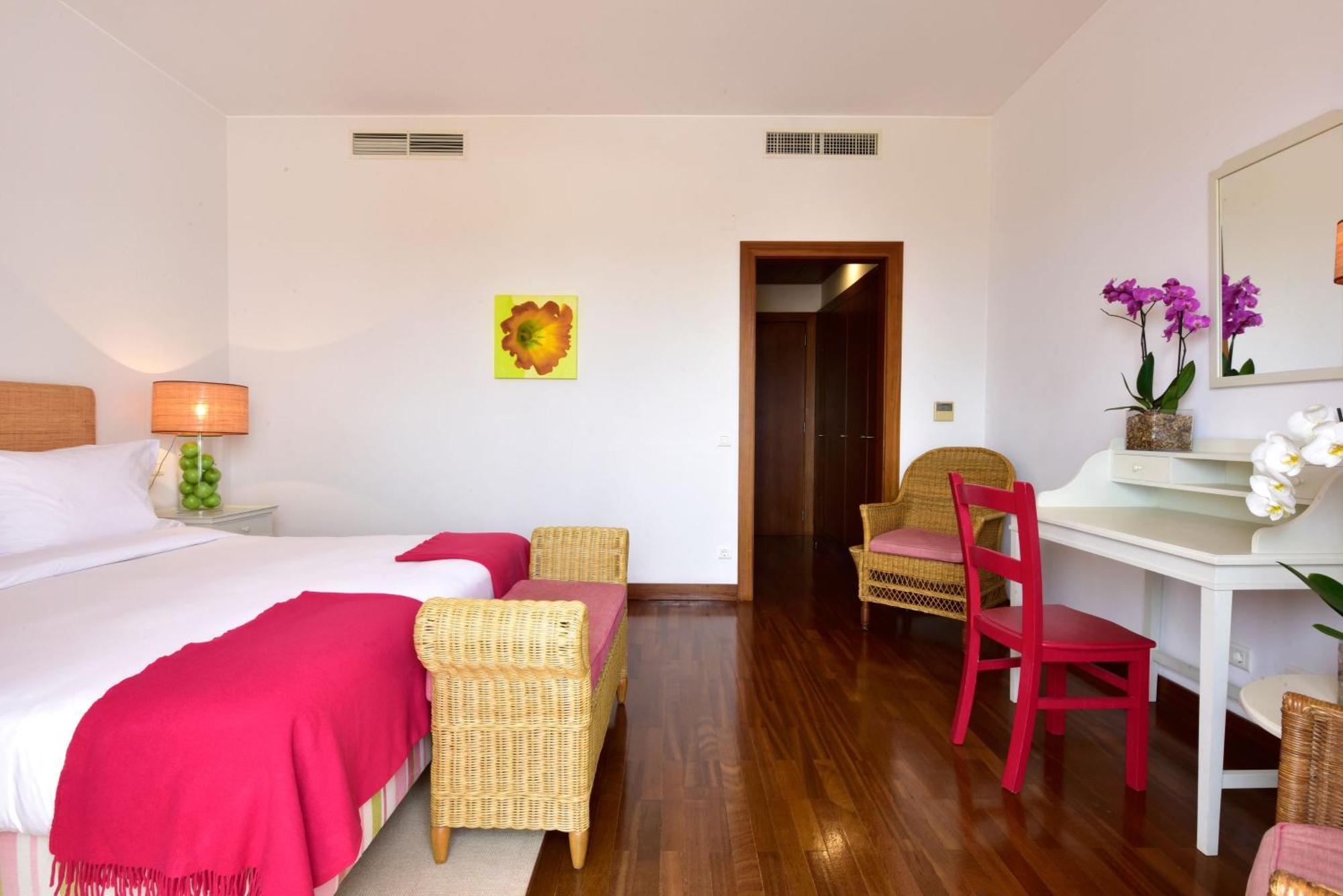 Superior Double or Twin Room,703777486:JPEG