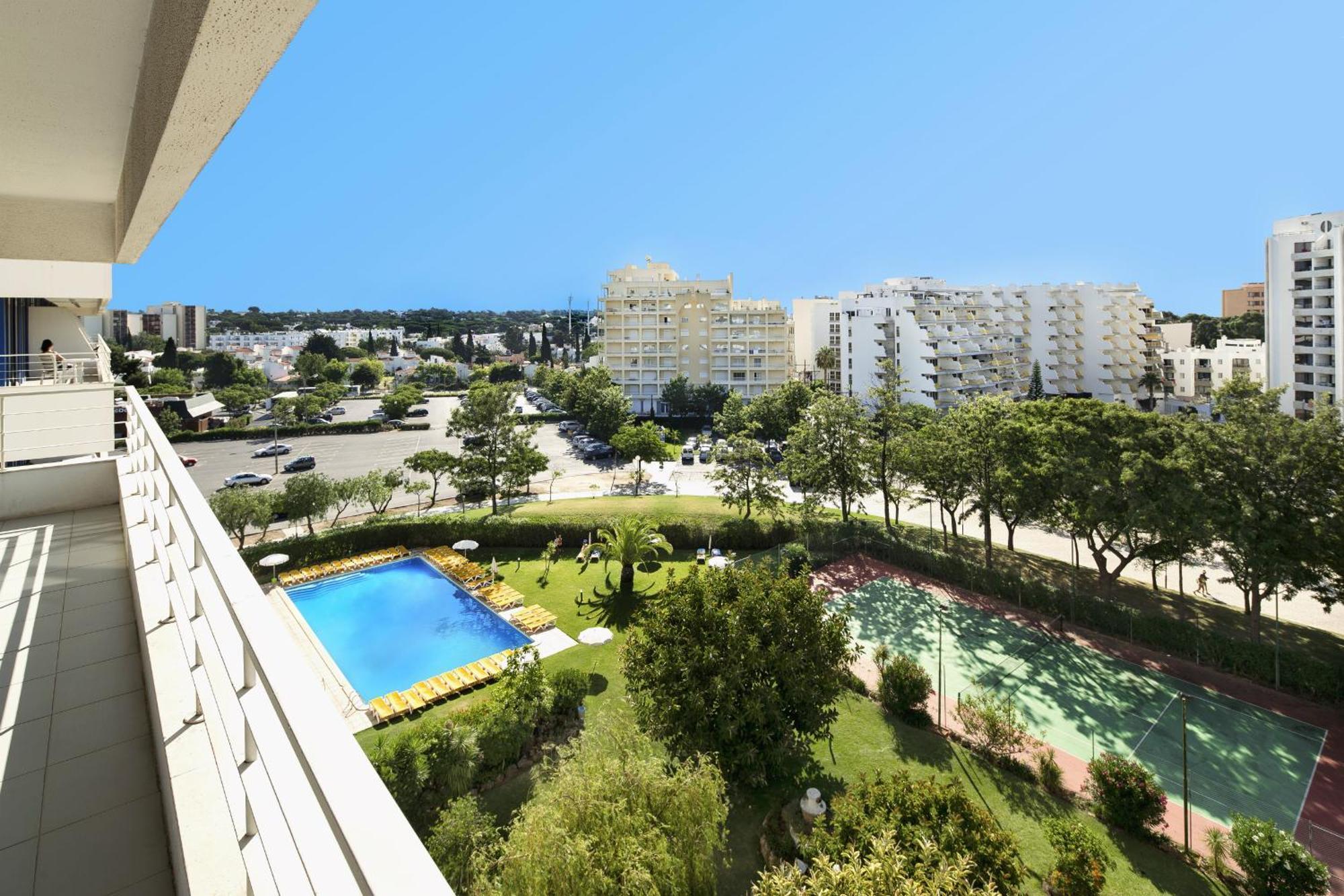 Apartamento de 1 Quarto com Varanda