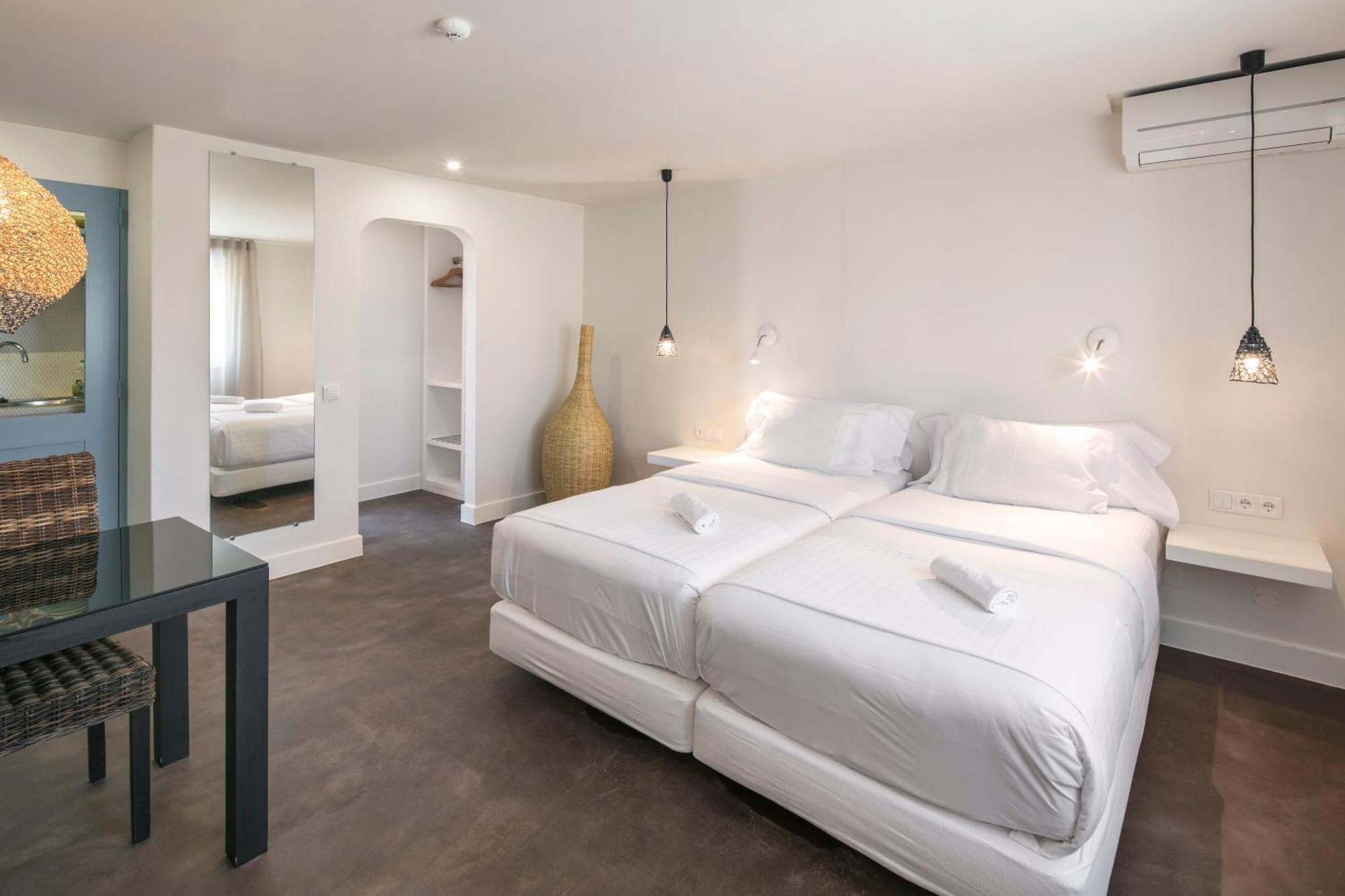 Studio Apartment