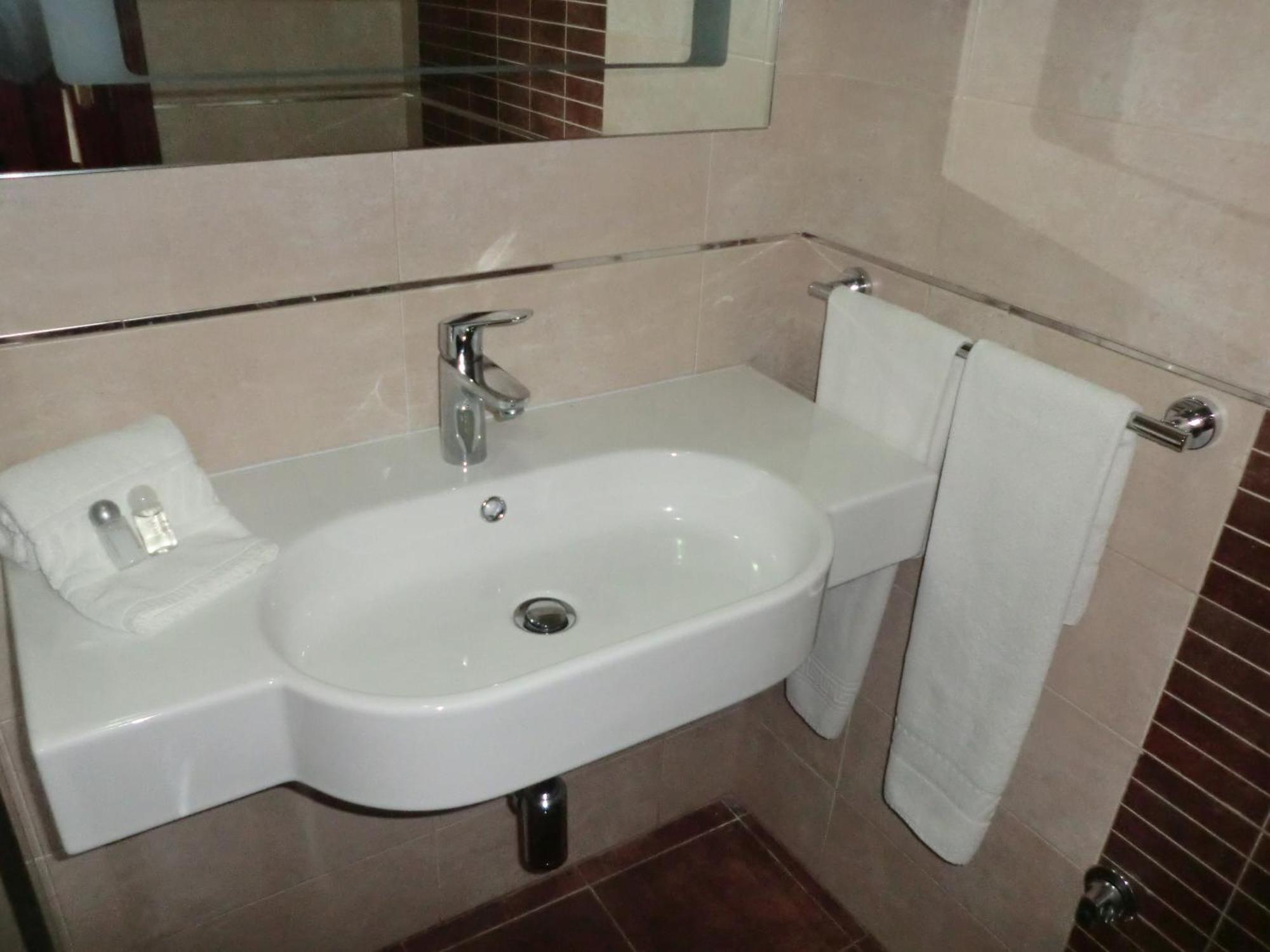 Triple Room,917319655:JPEG