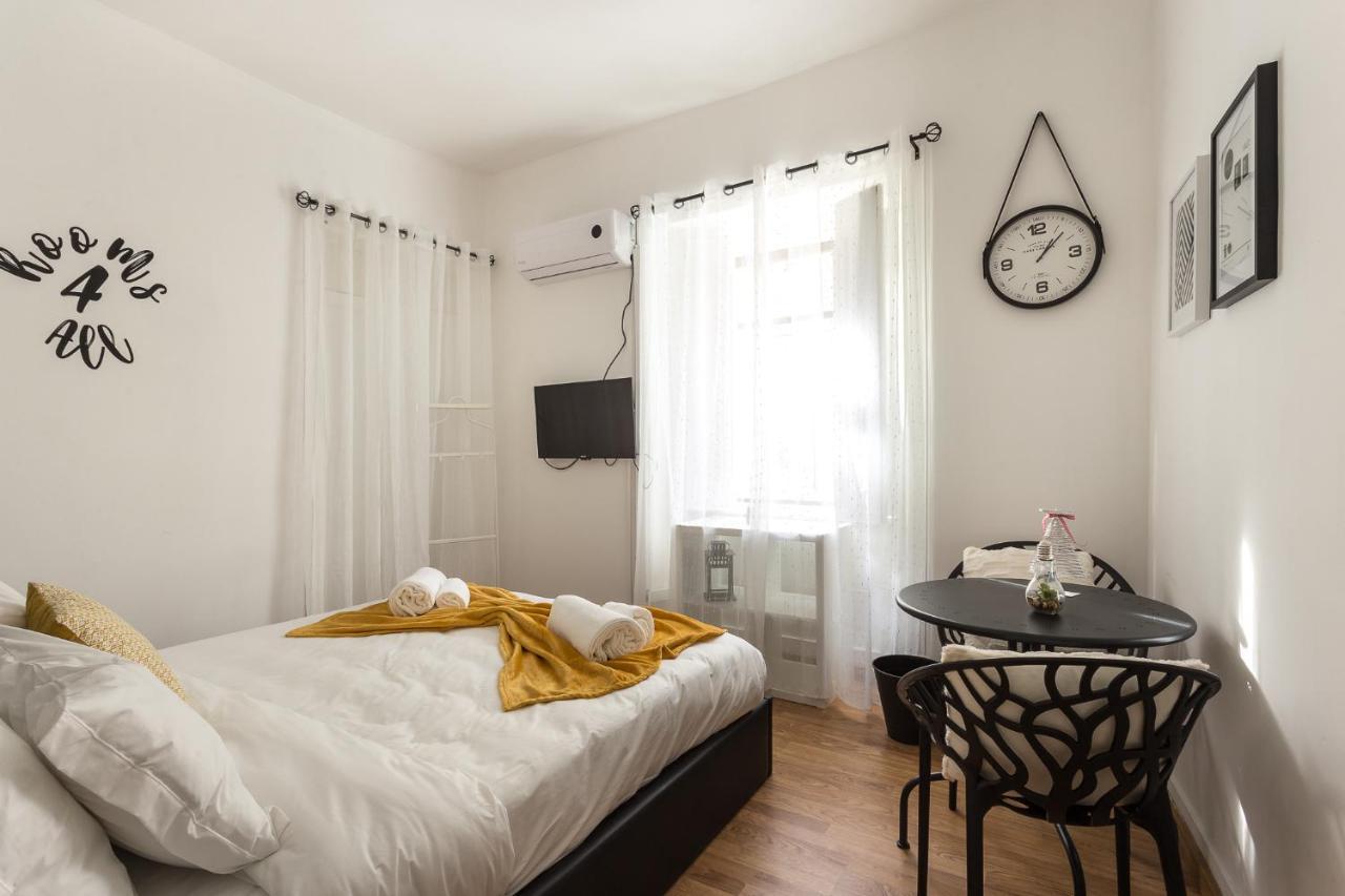 Superior Double Room with Shared Bathroom,748096922:JPEG
