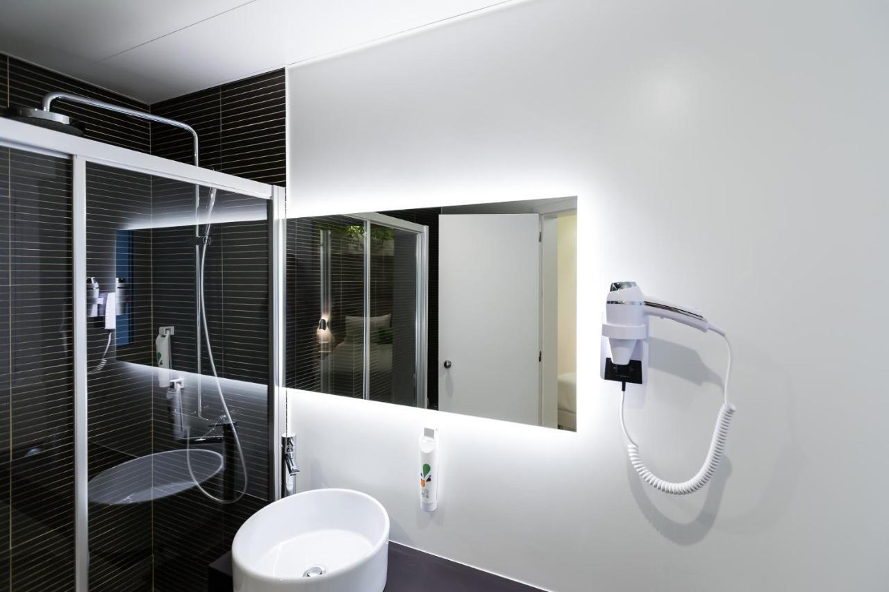Quarto Superior com 1 Cama Queen-size e 1 de Solteiro