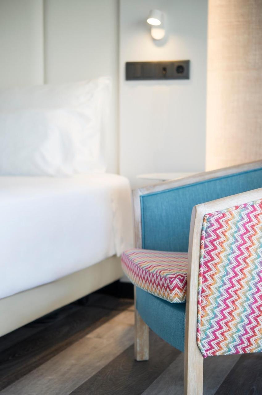 Double or Twin Room with Side Sea View