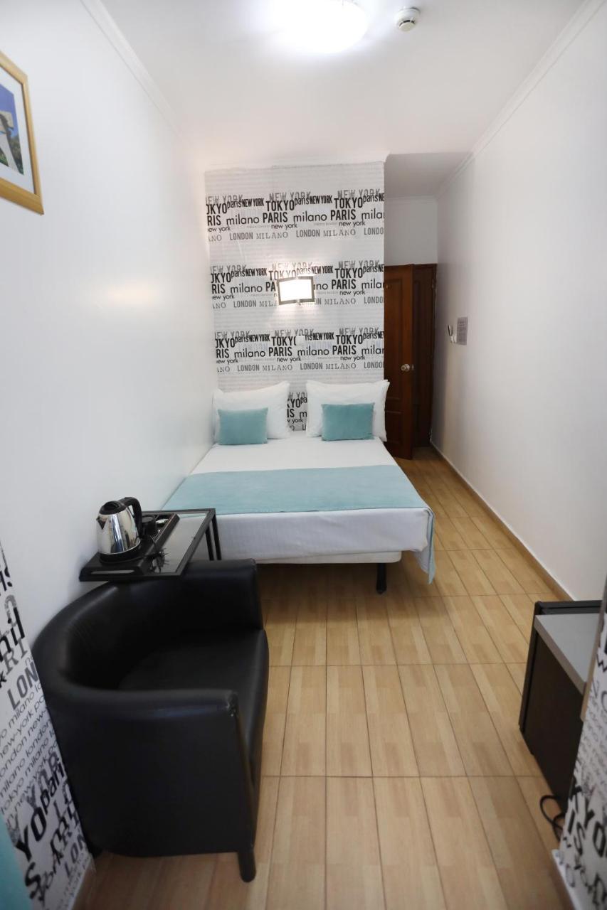 Small Double Room,762789178:JPEG