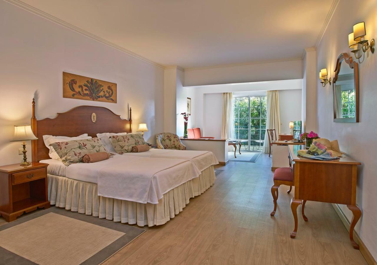 Quarto Premium com Cama de Casal ou 2 de Solteiro, Varanda e Vista do Jardim