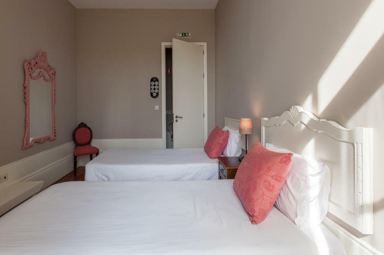 Twin Room Private External Bathroom