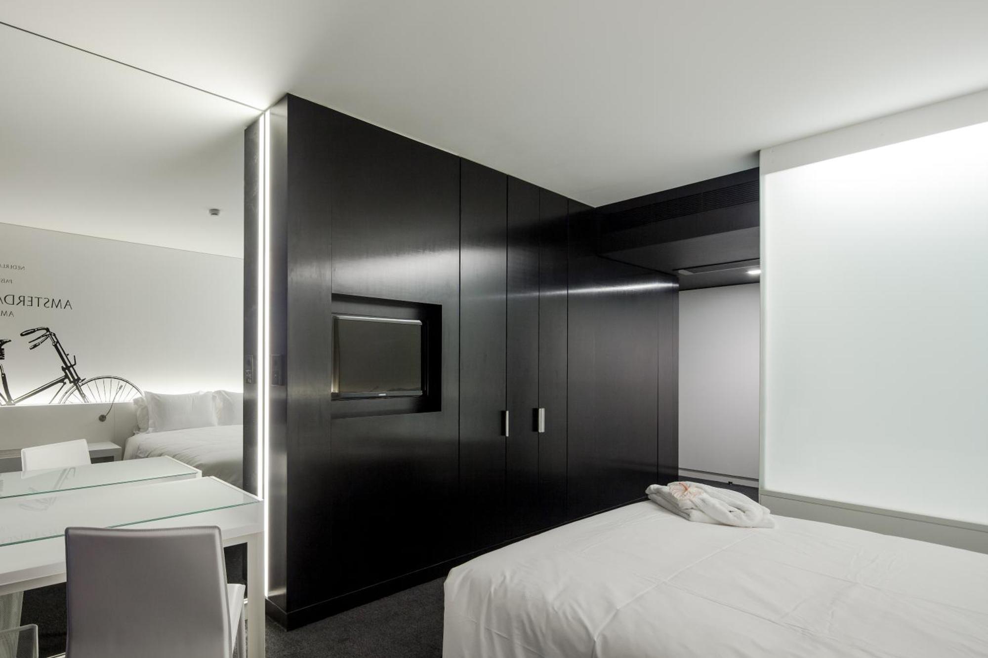 Quarto com Cama de Casal ou 2 de Solteiro