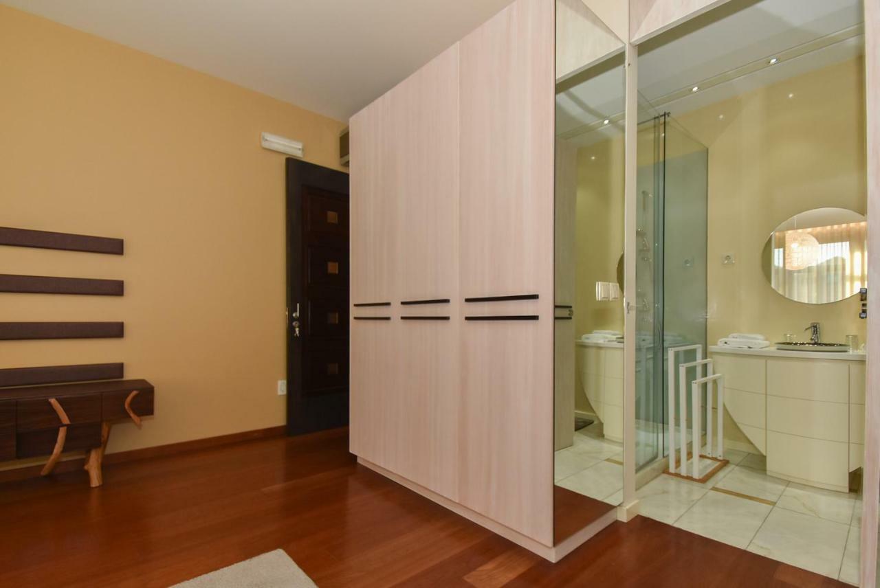 Deluxe Double Bedroom with Street View,854609273:JPEG