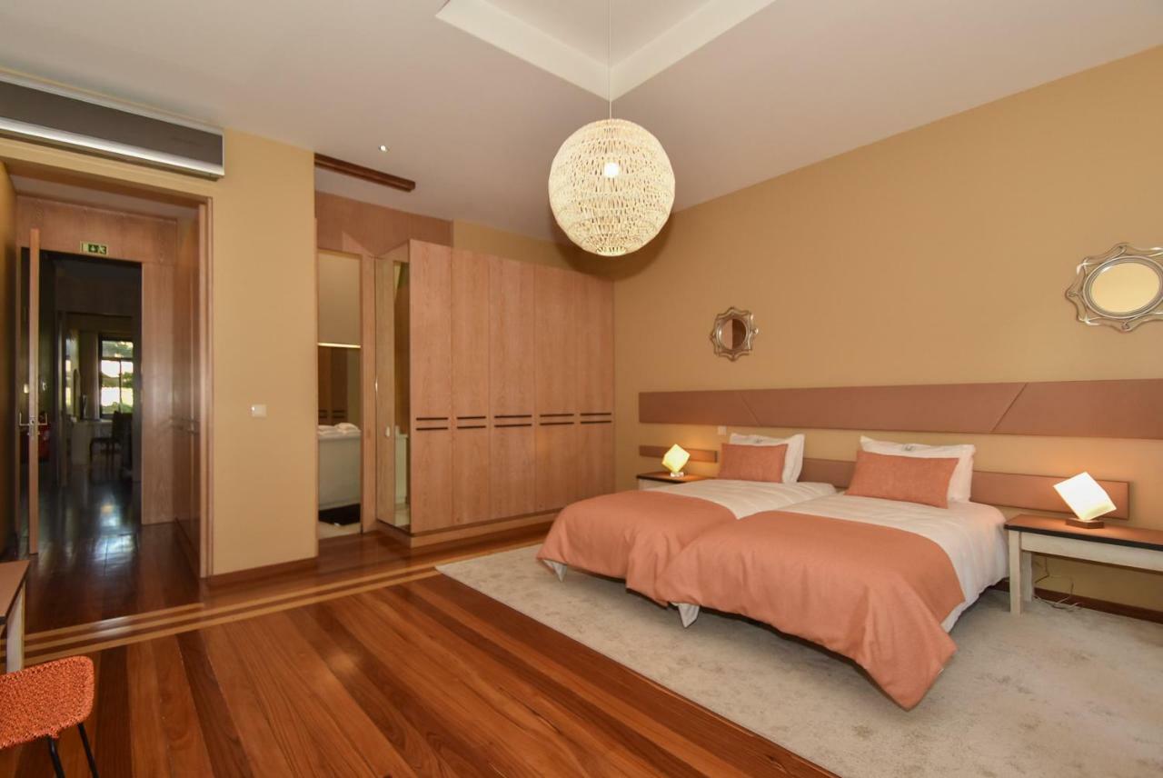 Deluxe Twin Room with Street View,854609774:JPEG