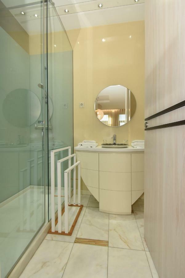 Deluxe Double Bedroom Street View