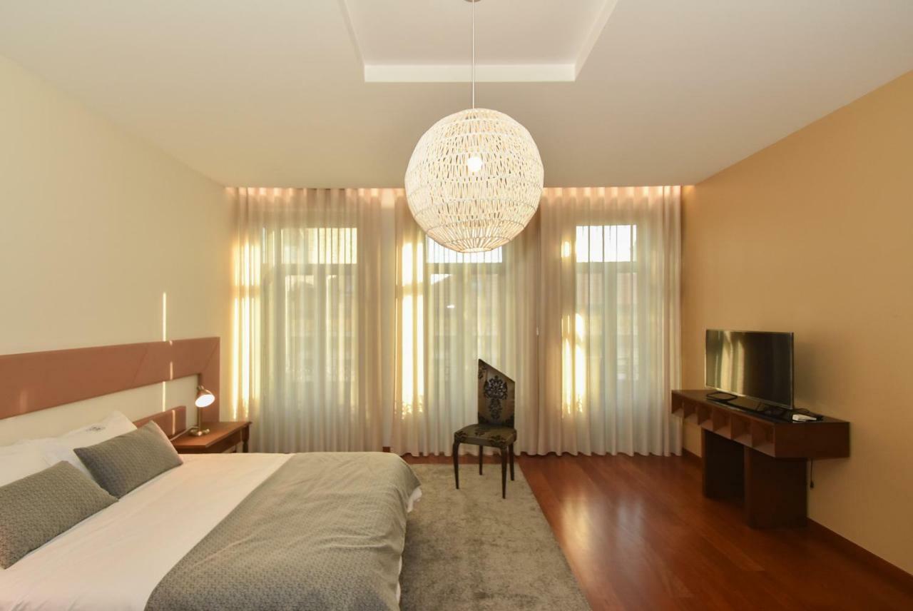 Deluxe Double Bedroom Street View