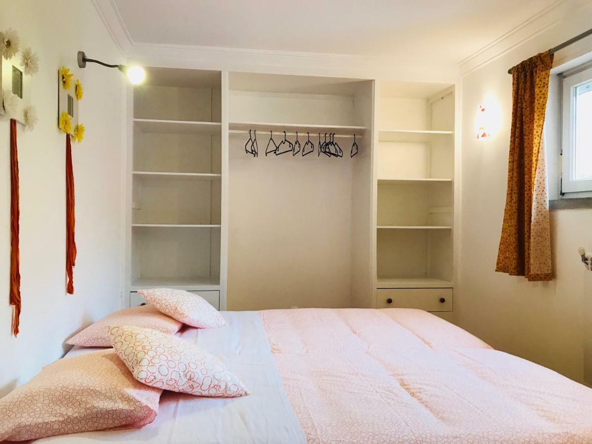 Quarto Triplo Básico com Banheiro Compartilhado
