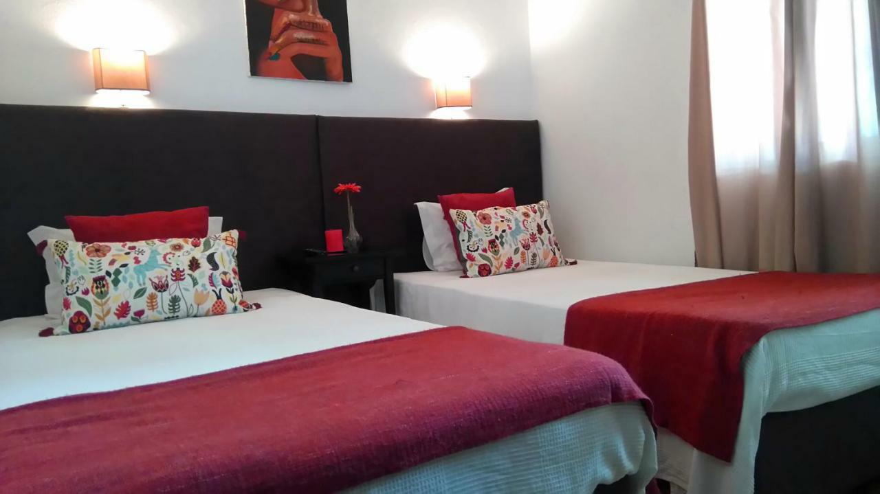 Quarto com Cama de Casal ou 2 de Solteiro
