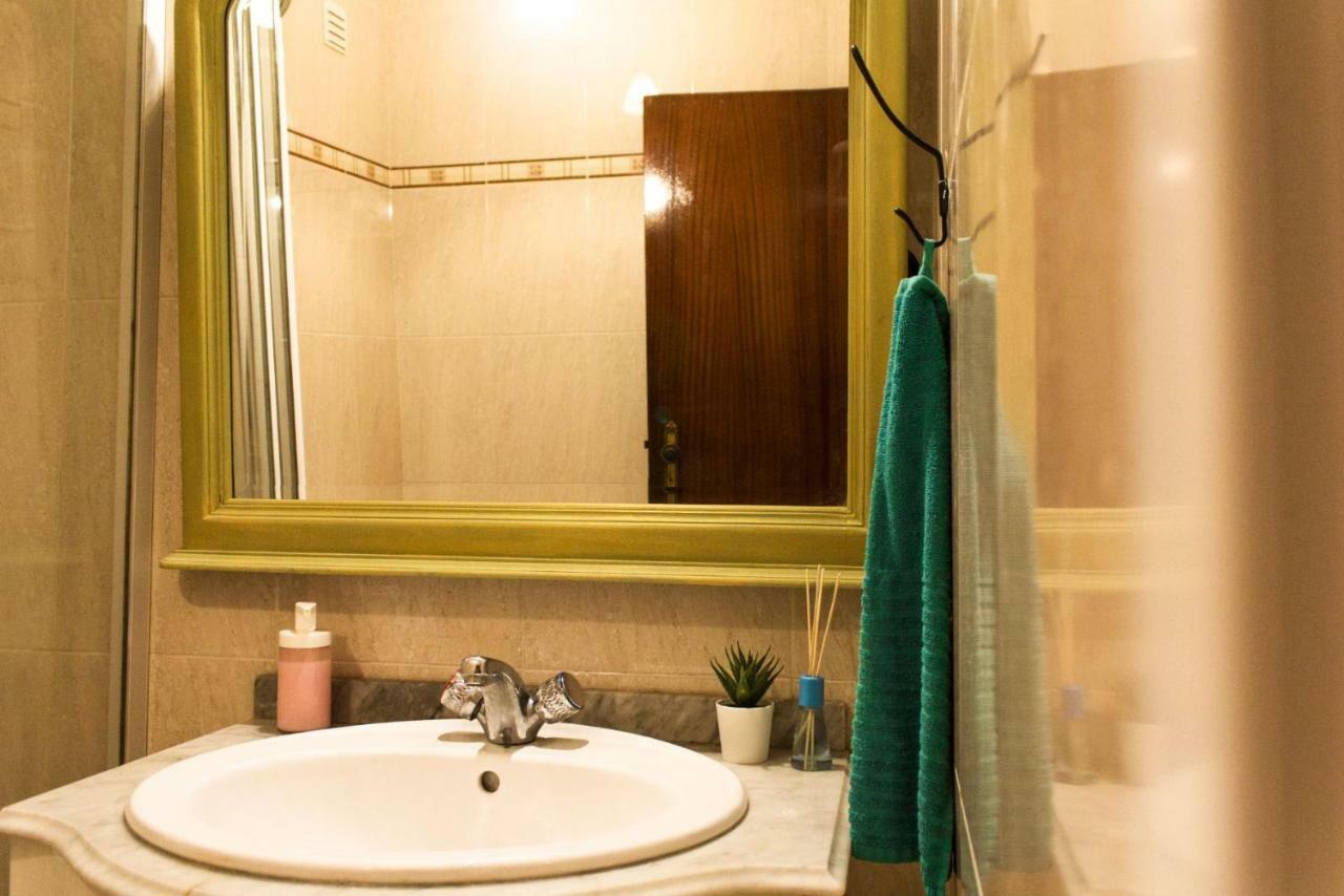 Family Room with Balcony,902076259:JPEG