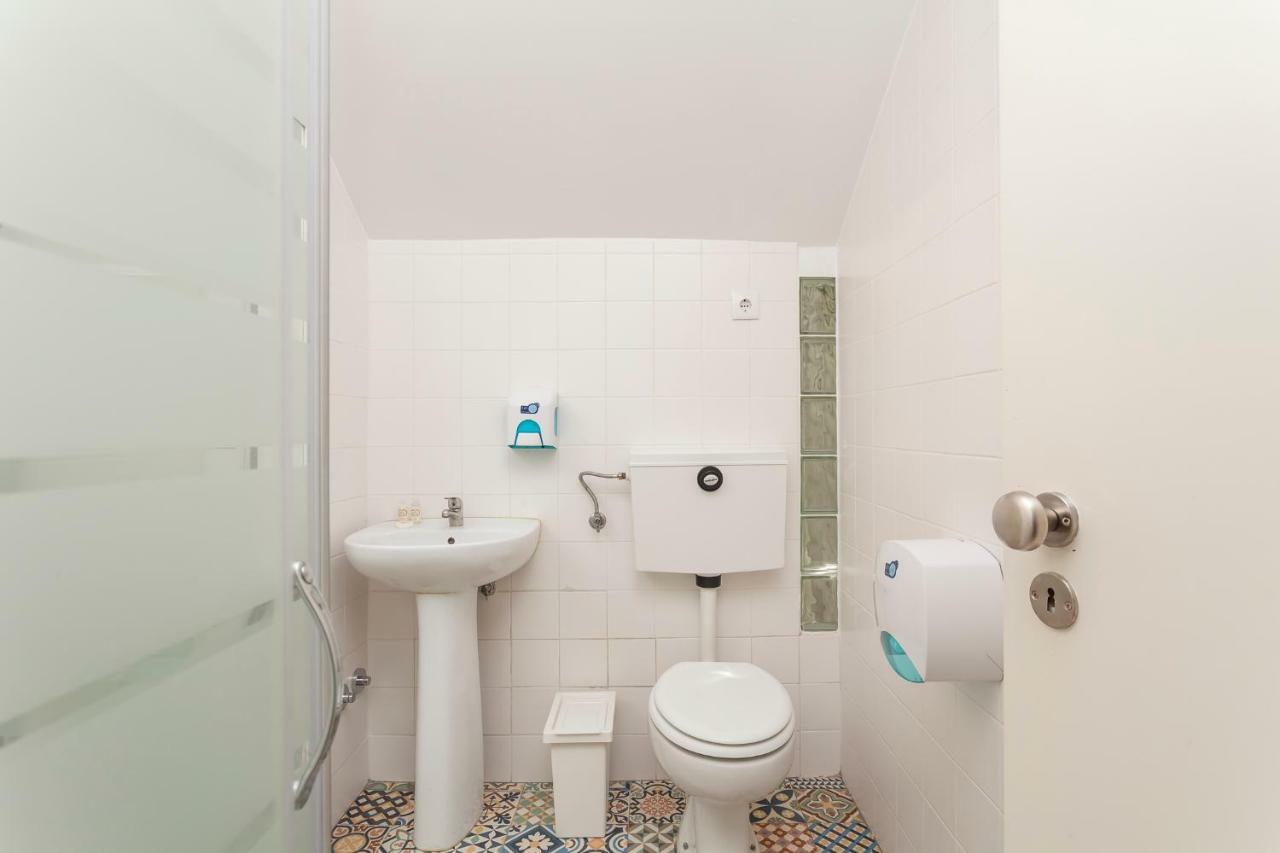 Budget Double Room with Private Bathroom,1146973861:JPEG