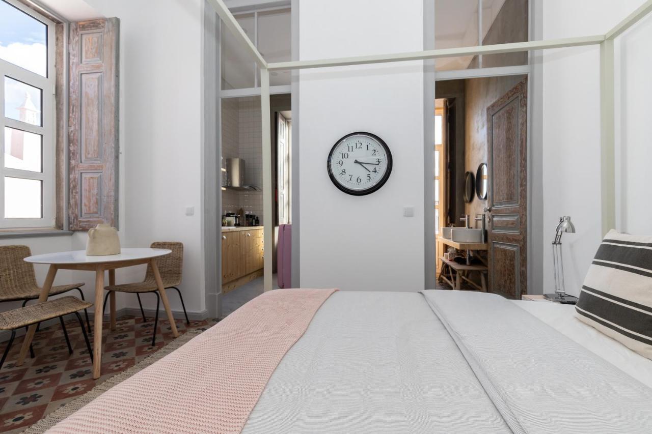 Deluxe Studio,930239050:JPEG