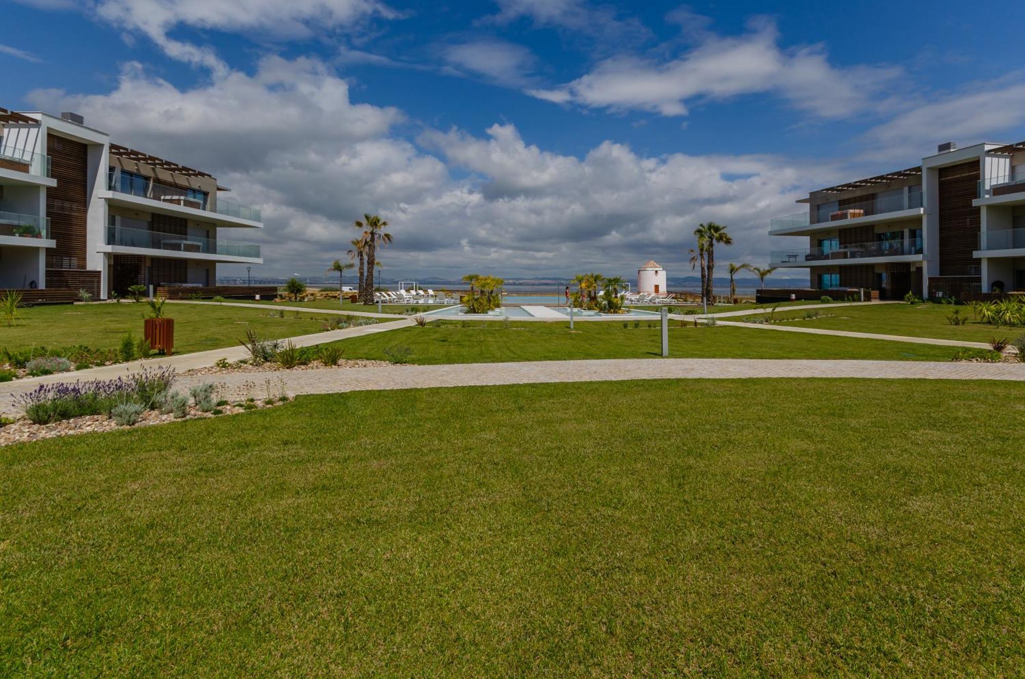 Apartamento com 2 Quartos e Vista Piscina
