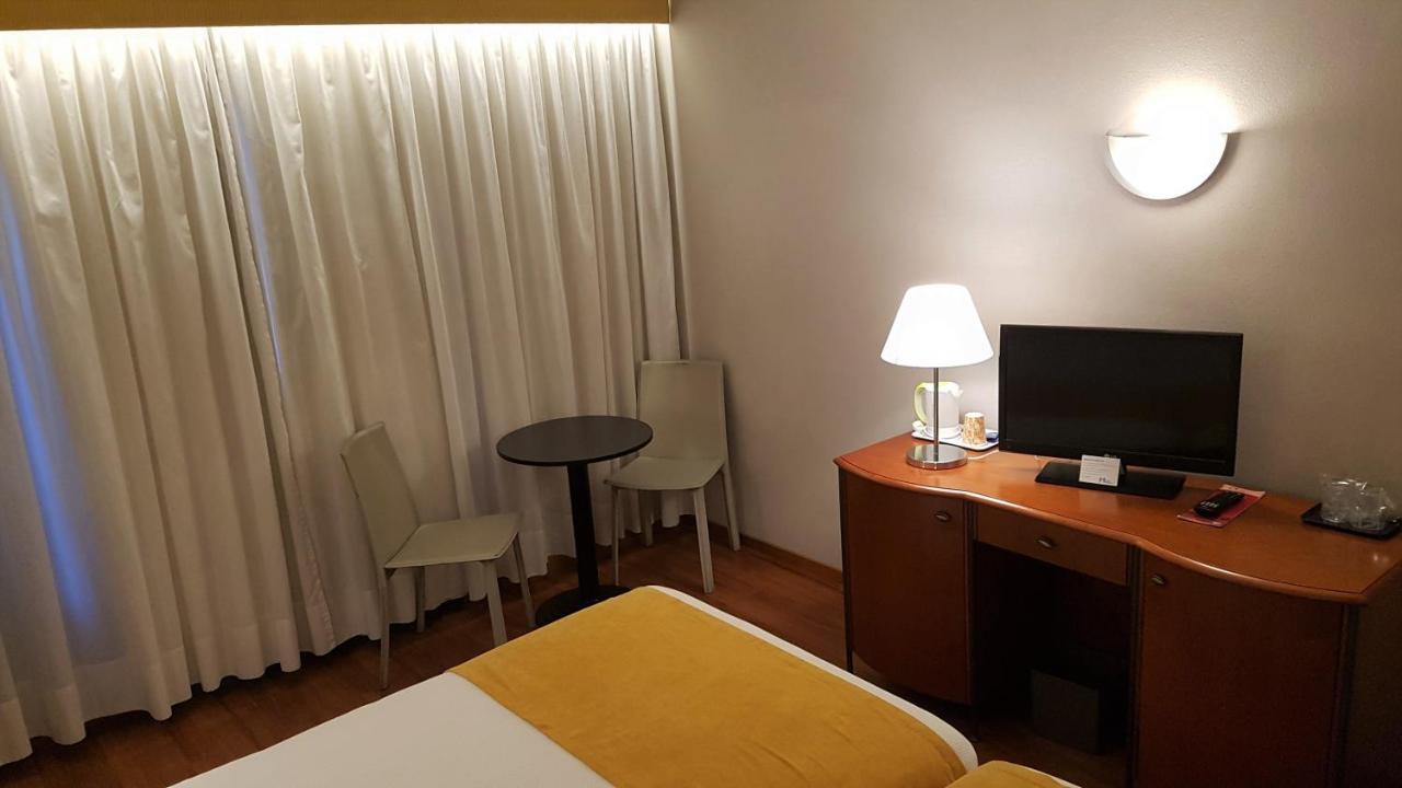 Quarto com 2 Camas de Solteiro