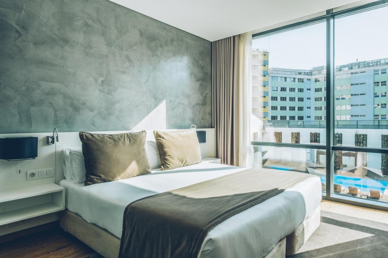 Quarto Duplo com Vista da Piscina