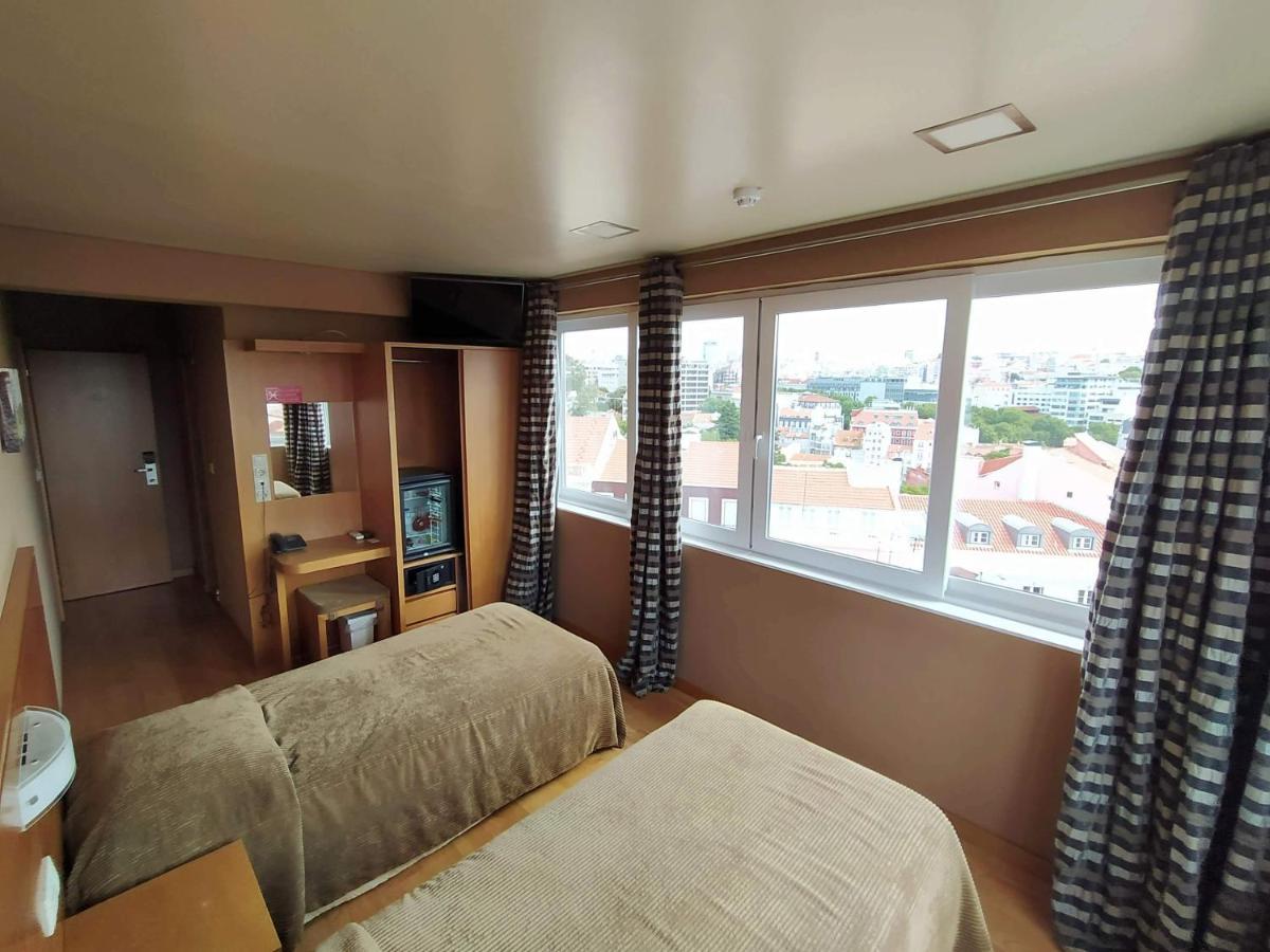 Quarto com 2 Camas de Solteiro