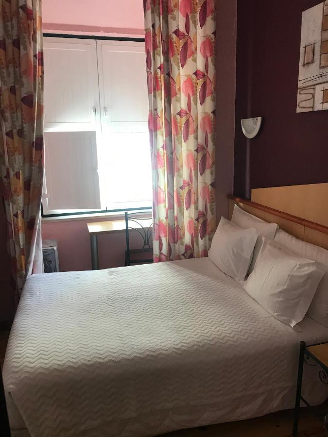Quarto Individual com Banheiro Compartilhado