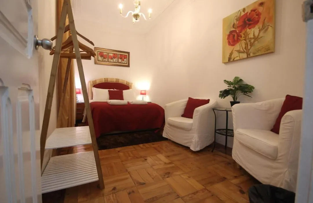 Bordeaux M1 R3 - Nice & Comfortable Double Room With Private Patio & Shared Bathroom-1