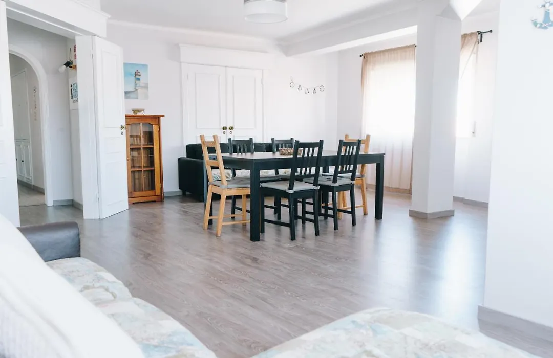 Ocean Guesthouse Peniche-1