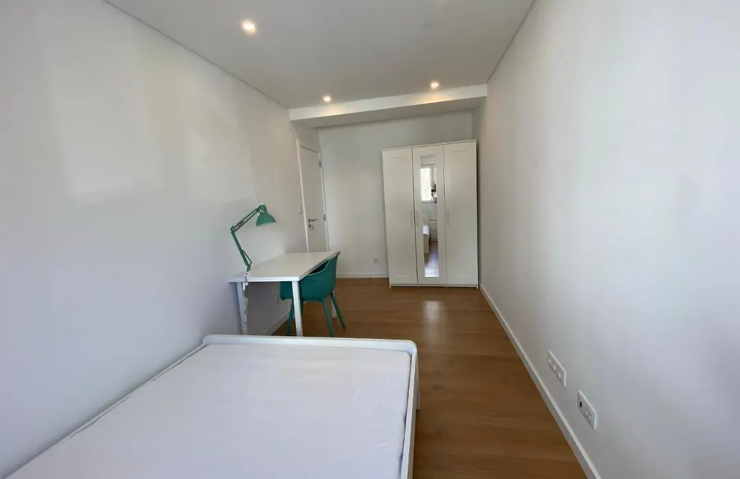 Carcavelos Beach Walking Distance Room-1