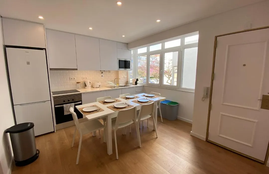 Carcavelos Beach Shared Serviced Apartment 11-1