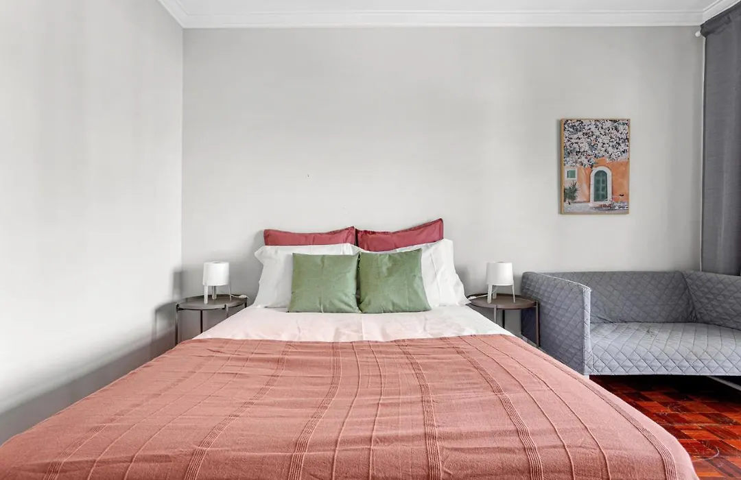 Wonderful Shared Apartment In Alfornelos - Near Metro!-1
