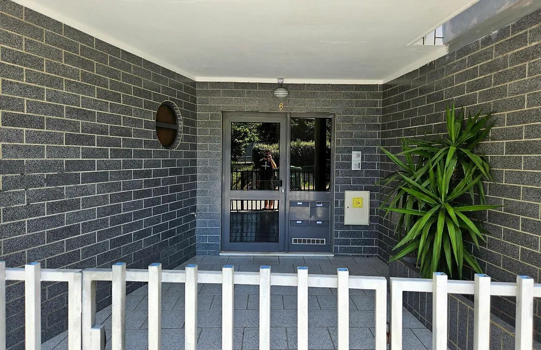 Modern Private Suite With Balcony & Bathroom - King And Queen Beds-1