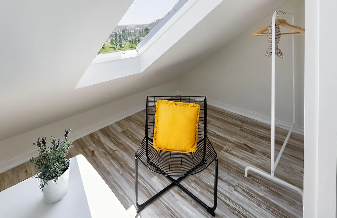 Jr Studios & Suites I Rius I-1