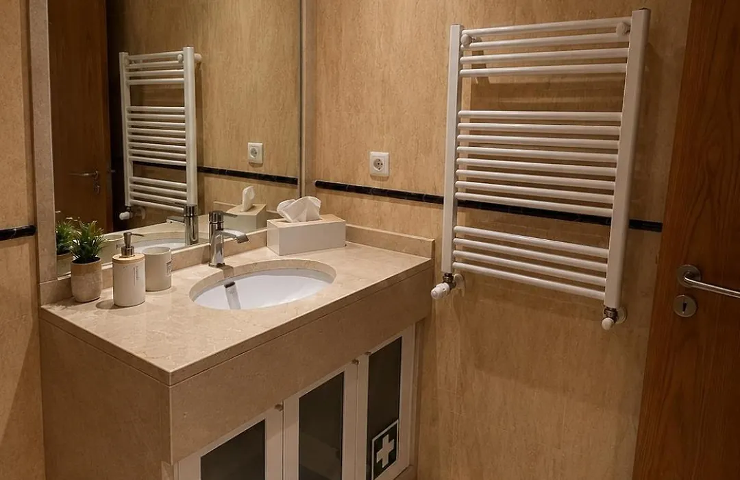Cosy Room With Bathroom And Private Access-1