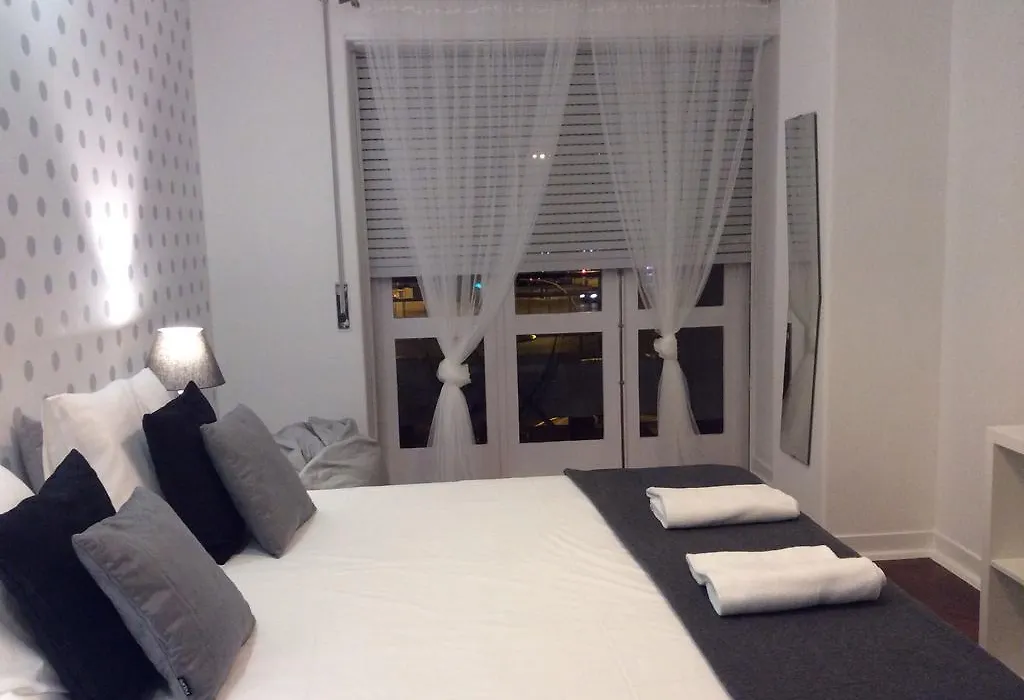 4U Lisbon IV Guesthouse Airport-1