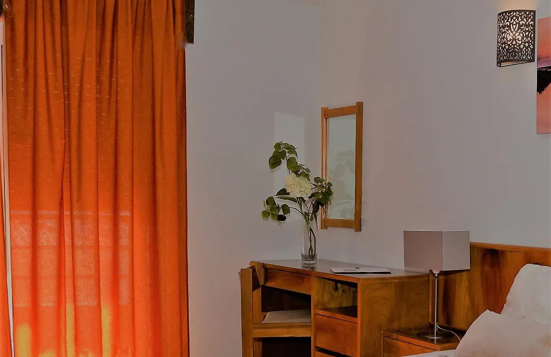 Apartamentos Turisticos Lindomar-1