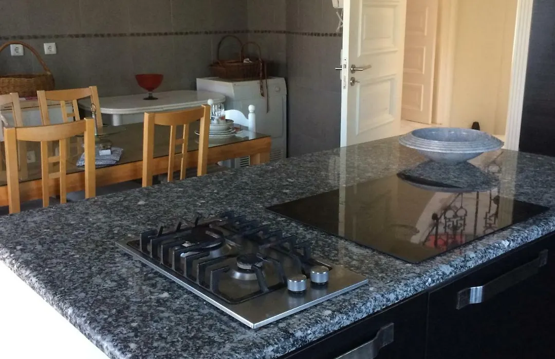 Sunny Suites Golf And Free Parking Guest House-1