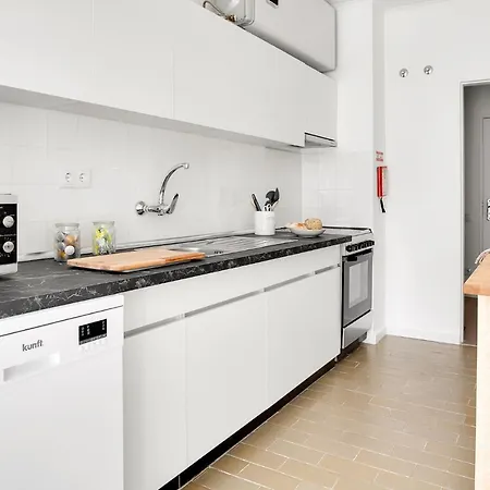Sunny Suites Lisbon-3