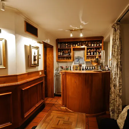Lawrences Hotel-2