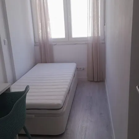 Carcavelos Beach & Nova Sbe Shared Serviced Apartment 3-2