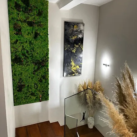 Modern Private Suite With Balcony & Bathroom - King And Queen Beds-2