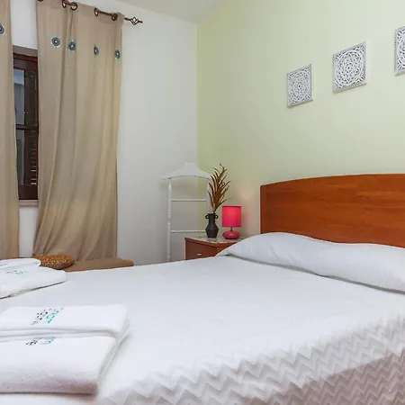 J - Casa Do Farol Guesthouse-3